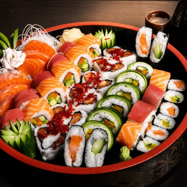 S6. Tuna Avocado Roll (Raw).